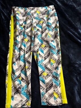 Ladies Active Printed Capri Leggings with Neon Side Panels